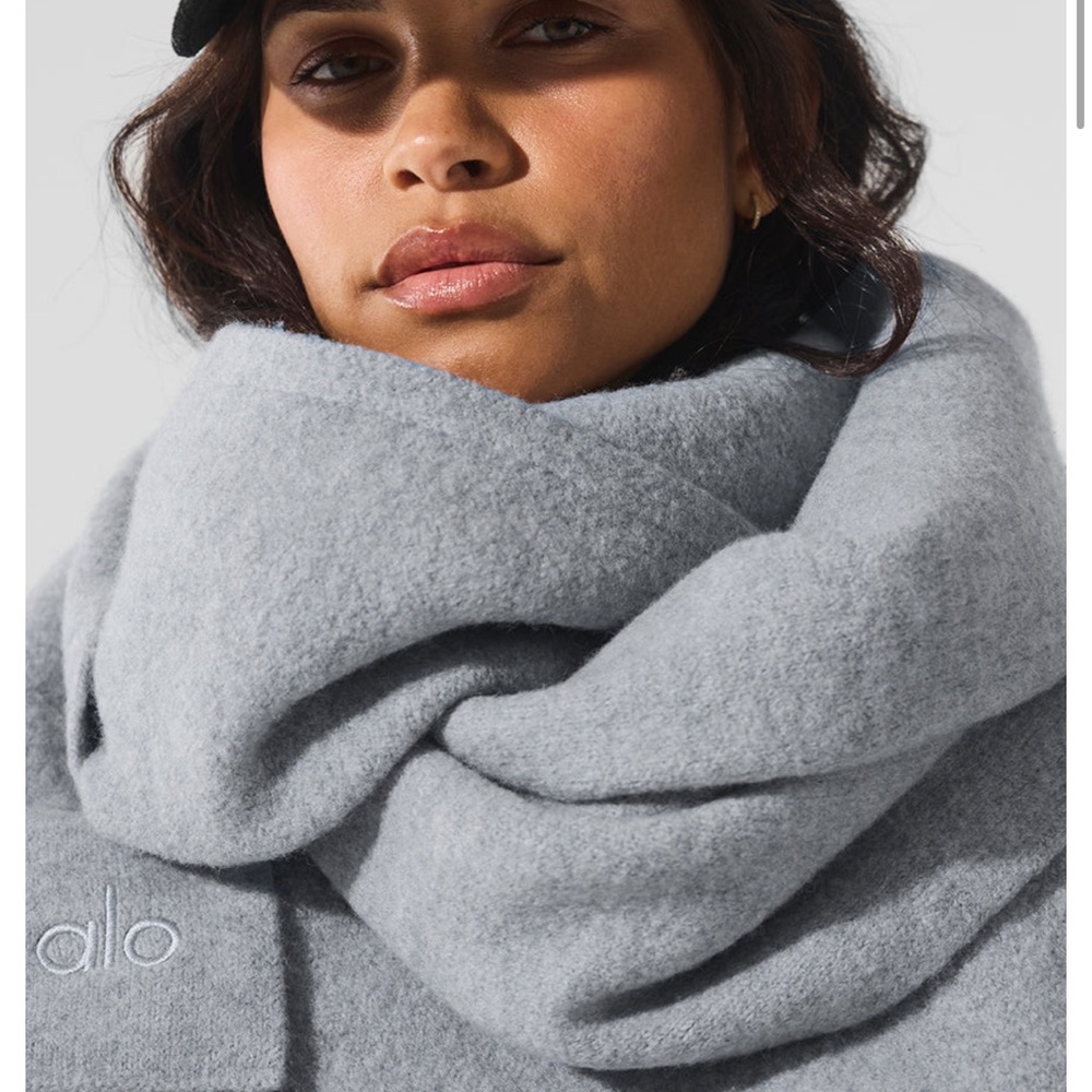 NWT Alo yoga merino wool oversized scarf women
